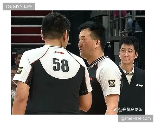 累计犯规满额后的裁判判罚与比赛影响解读